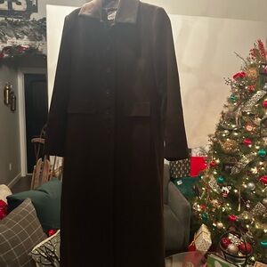 Vintage wool coat. Made in USA Fits like a Medium-Large. Size 10. Has pockets.